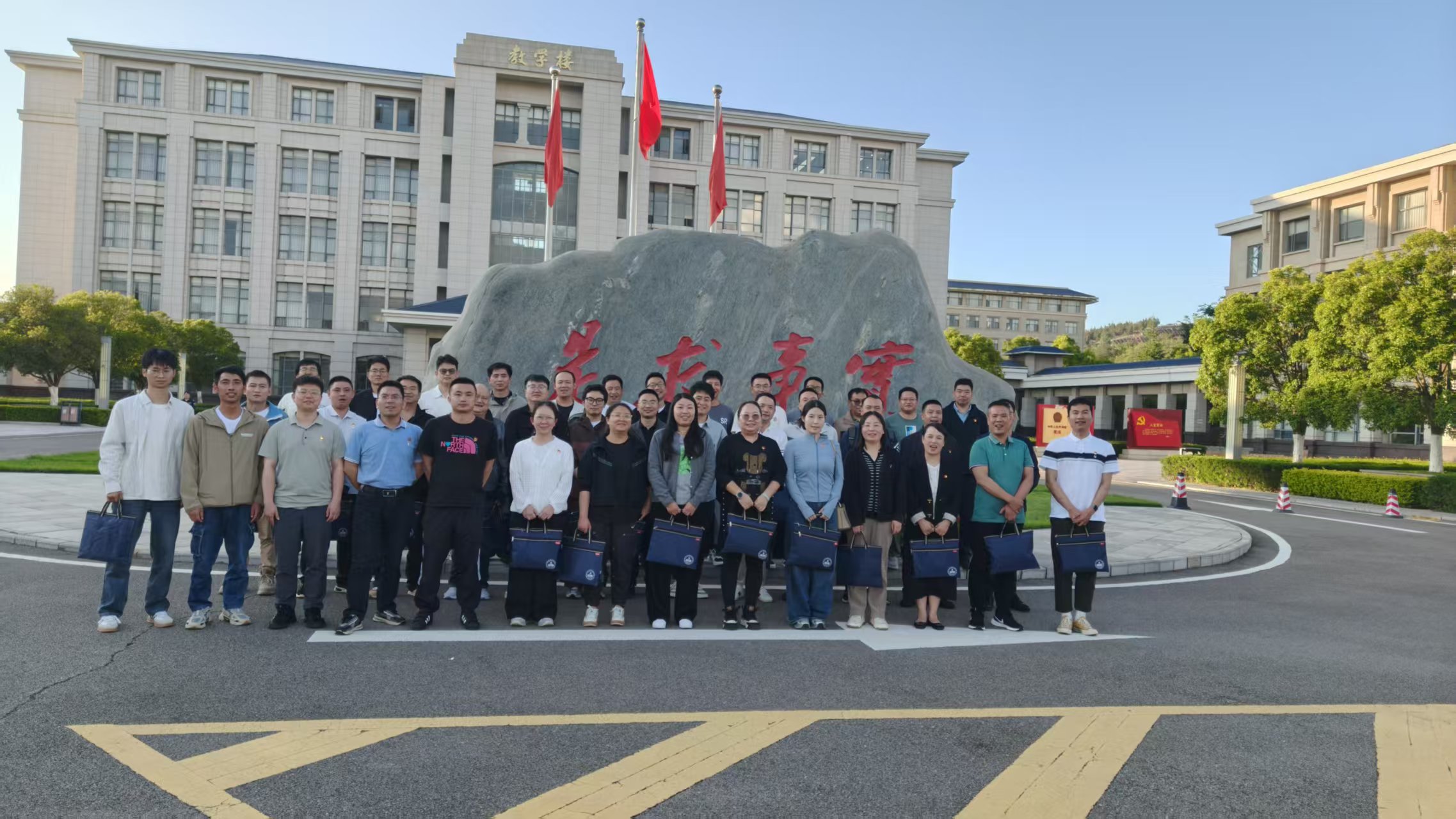 威廉希尔中文官网动力举行2025年党员基本培训树模班